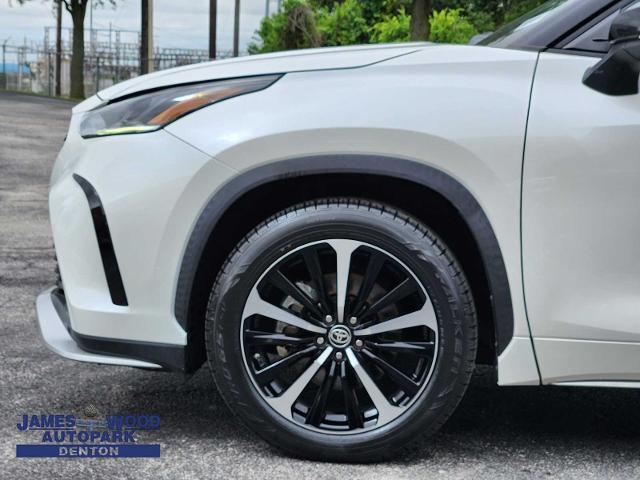 2021 Toyota Highlander Vehicle Photo in DENTON, TX 76210-9321