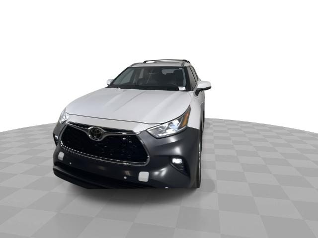 2024 Toyota Highlander Vehicle Photo in GILBERT, AZ 85297-0402