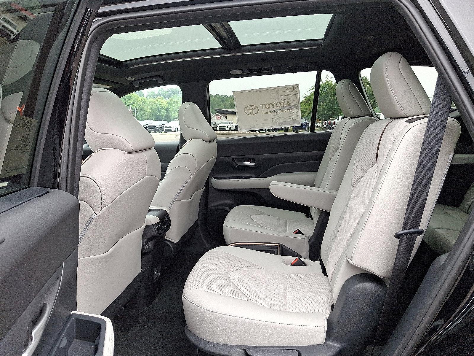 2025 Toyota Grand Highlander Vehicle Photo in Trevose, PA 19053