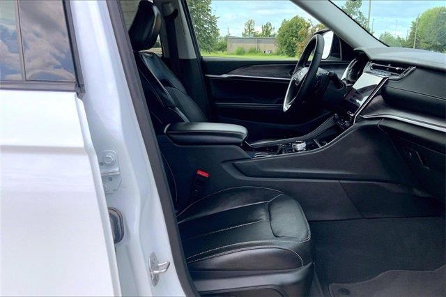 2023 Jeep Grand Cherokee L Vehicle Photo in TOPEKA, KS 66609-0000