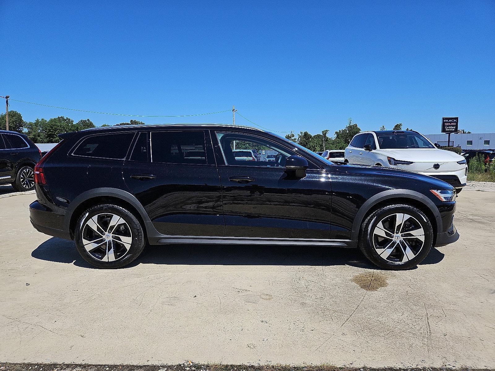 2024 Volvo V60 Cross Country Vehicle Photo in Trevose, PA 19053