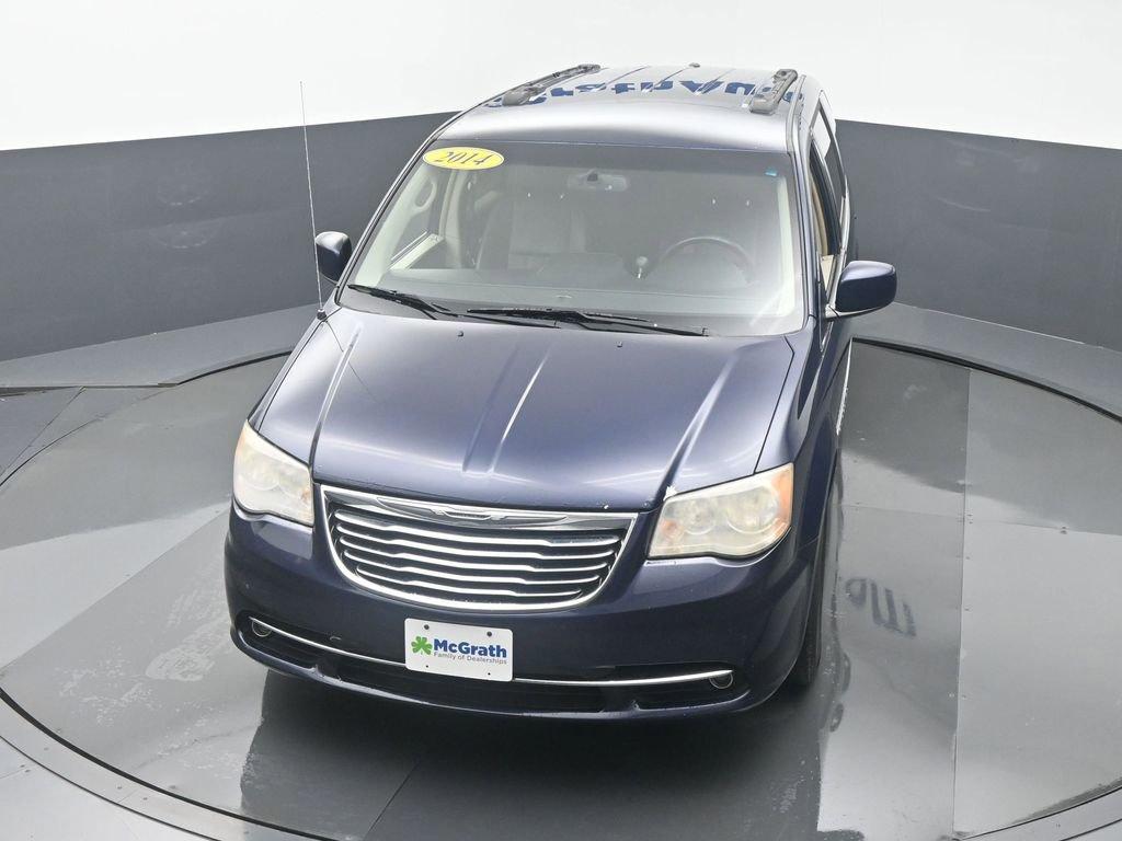 2014 Chrysler Town & Country Vehicle Photo in Cedar Rapids, IA 52402