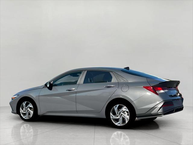 2025 Hyundai ELANTRA Vehicle Photo in Green Bay, WI 54304