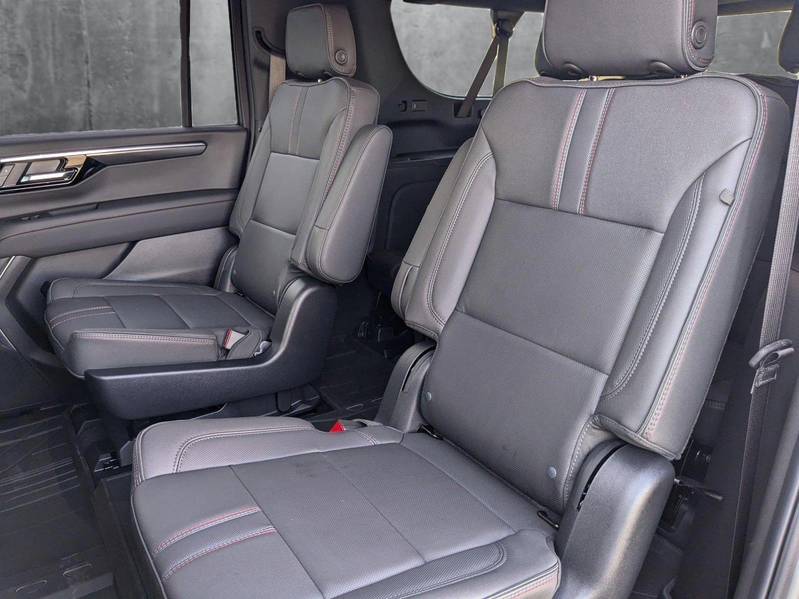 2025 Chevrolet Suburban Vehicle Photo in VALENCIA, CA 91355-1705