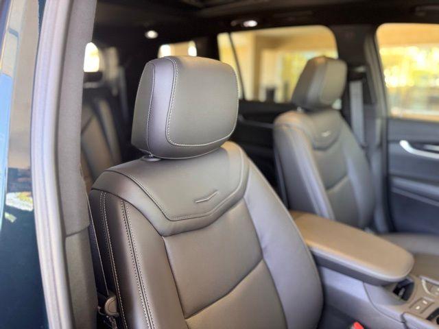 2025 Cadillac XT6 Vehicle Photo in DELRAY BEACH, FL 33483-3294