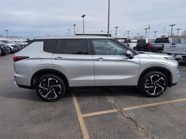 2024 Mitsubishi Outlander Vehicle Photo in AURORA, CO 80012-4011
