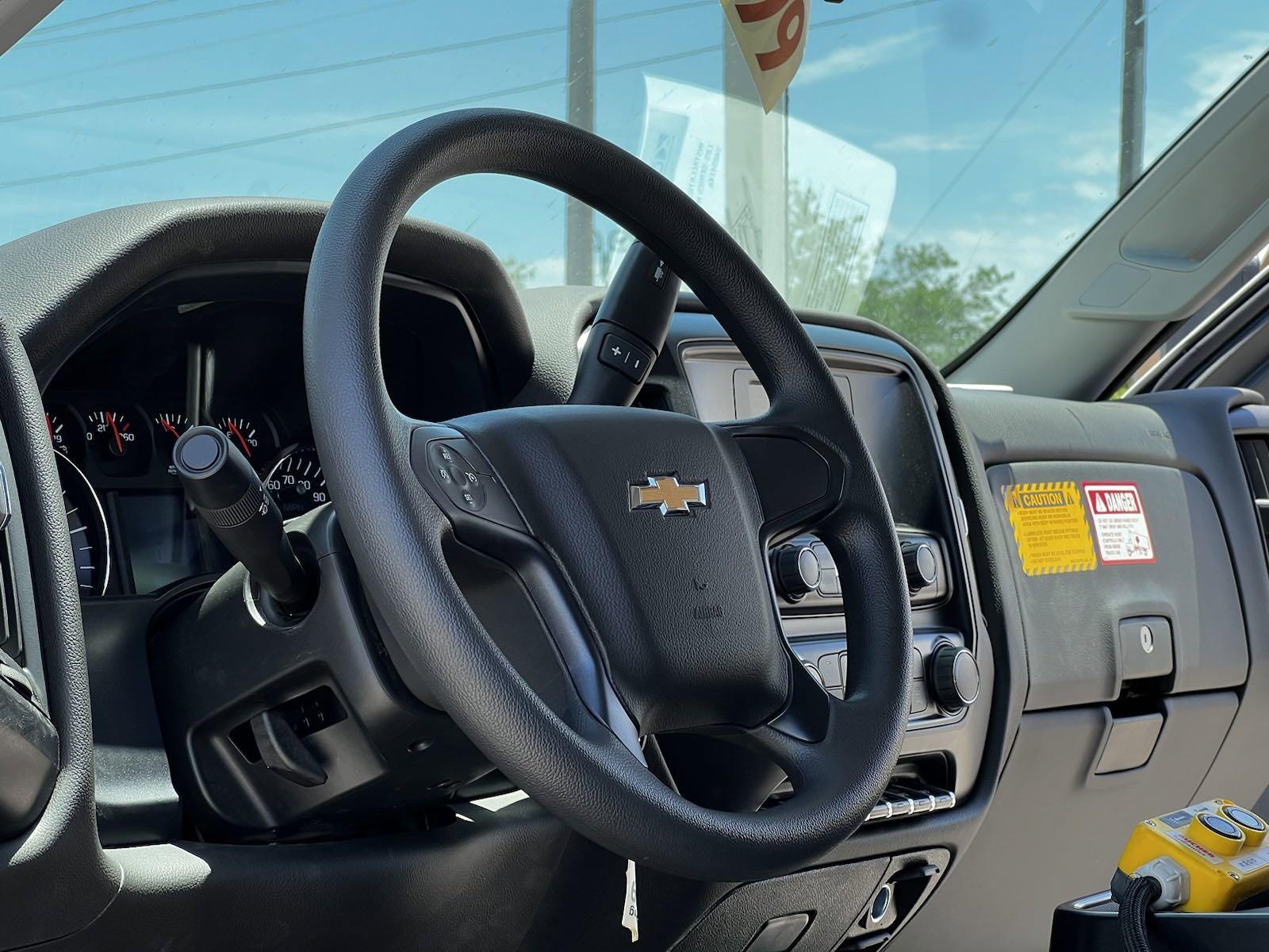 2024 Chevrolet Silverado 5500 HD Vehicle Photo in GEORGETOWN, TX 78626-7508