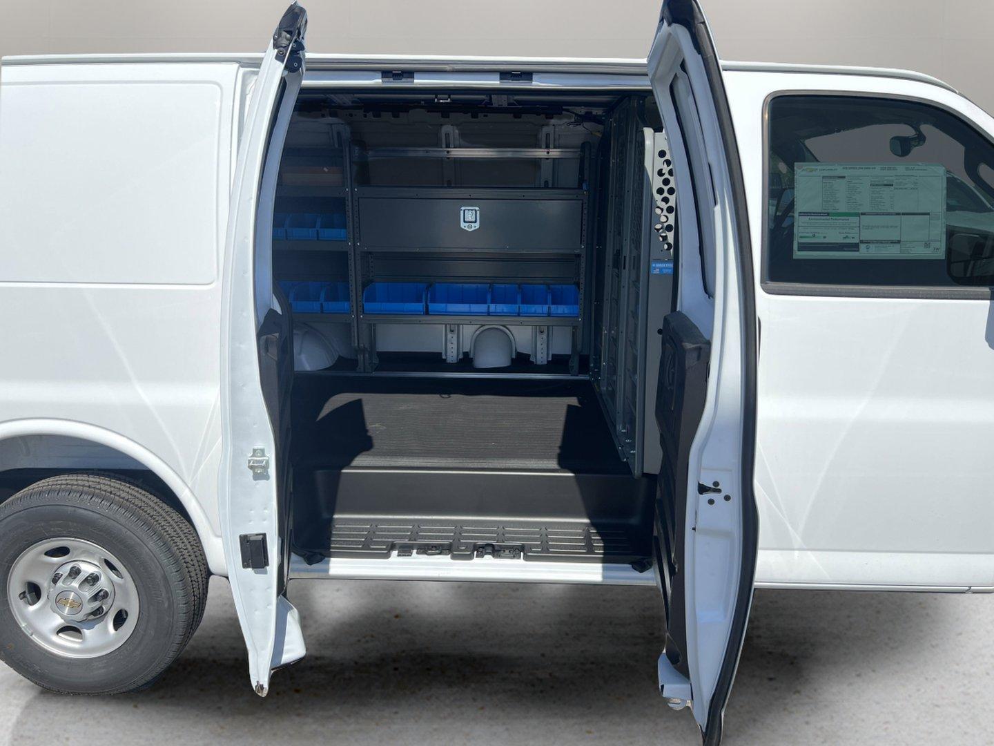 2025 Chevrolet Express Cargo 2500 Vehicle Photo in GEORGETOWN, TX 78626-7508
