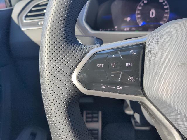 2024 Volkswagen Tiguan Vehicle Photo in Green Bay, WI 54304