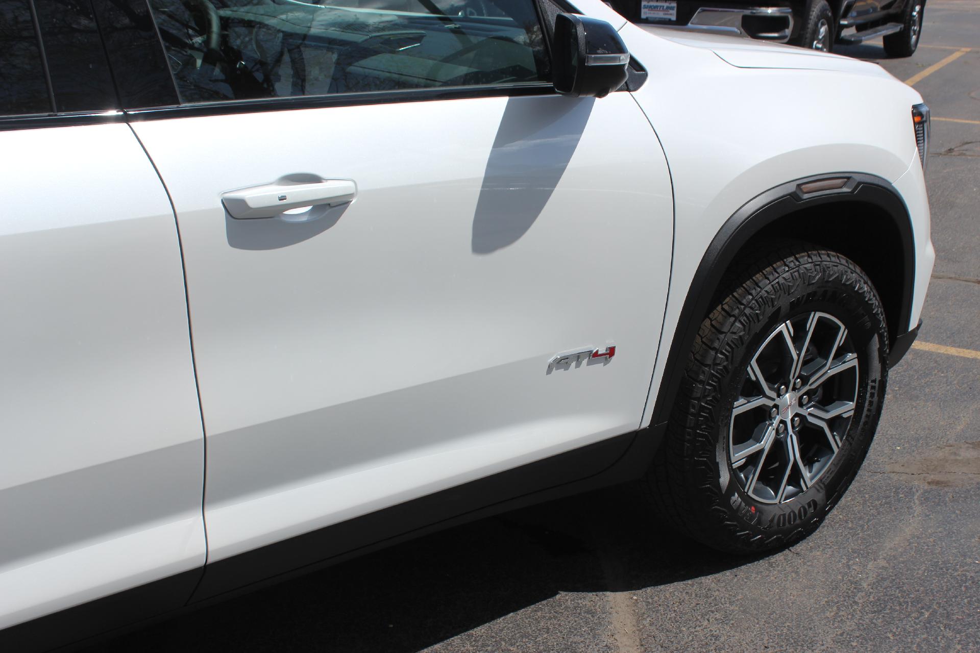 2025 GMC Acadia Vehicle Photo in AURORA, CO 80012-4011