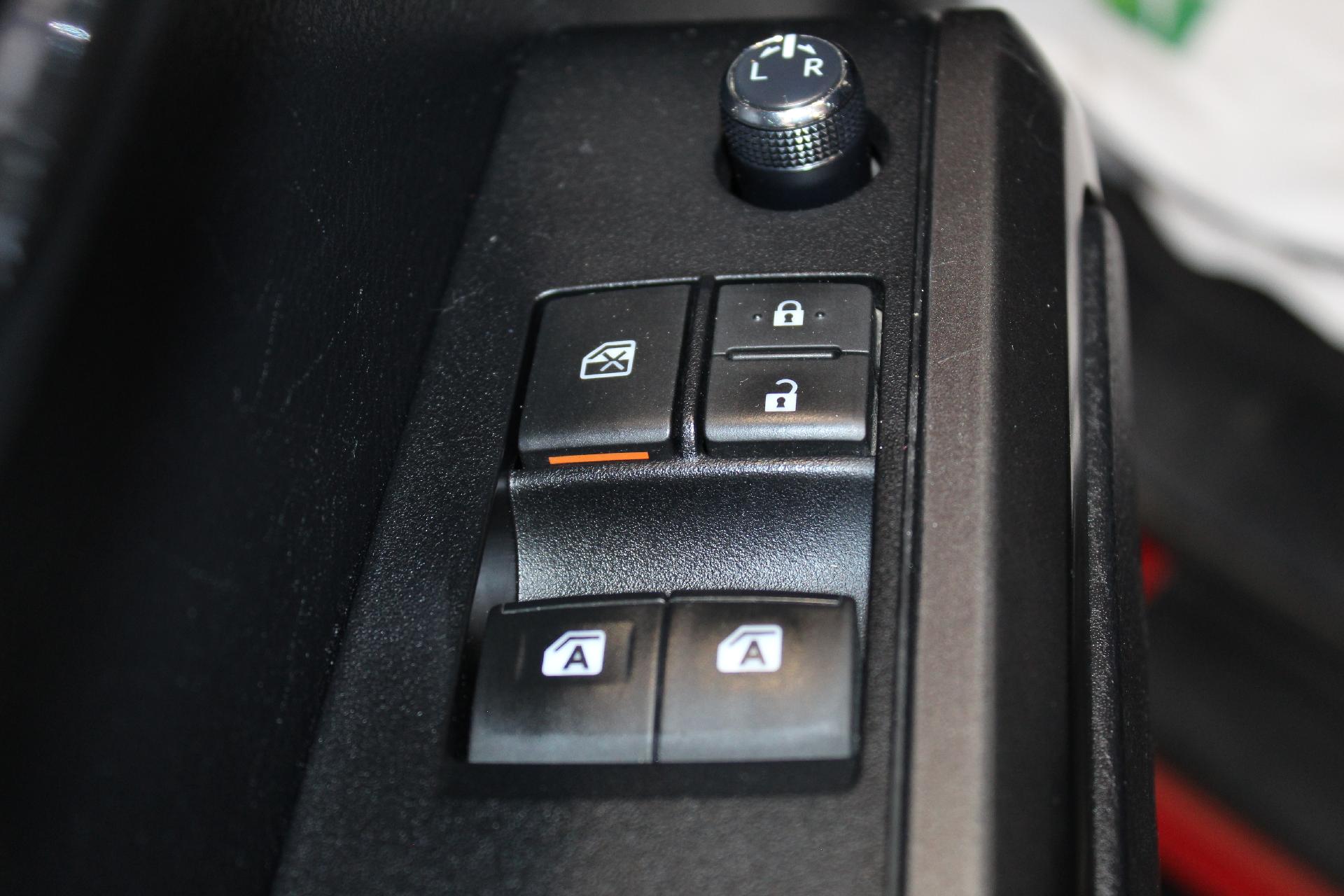 2017 Toyota Tacoma Vehicle Photo in NORTHAMPTON, MA 01060-1120