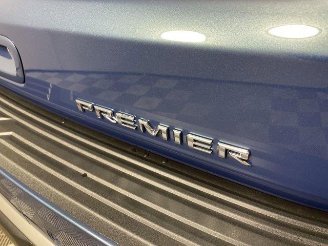 2025 Chevrolet Suburban Vehicle Photo in PHOENIX, AZ 85014-3381