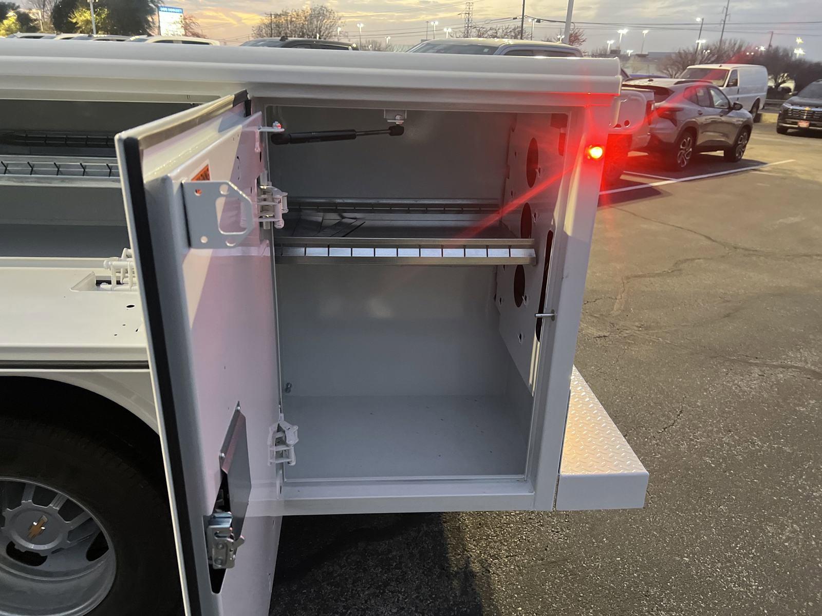 2024 Chevrolet Silverado 3500 HD Chassis Cab Vehicle Photo in GEORGETOWN, TX 78626-7508