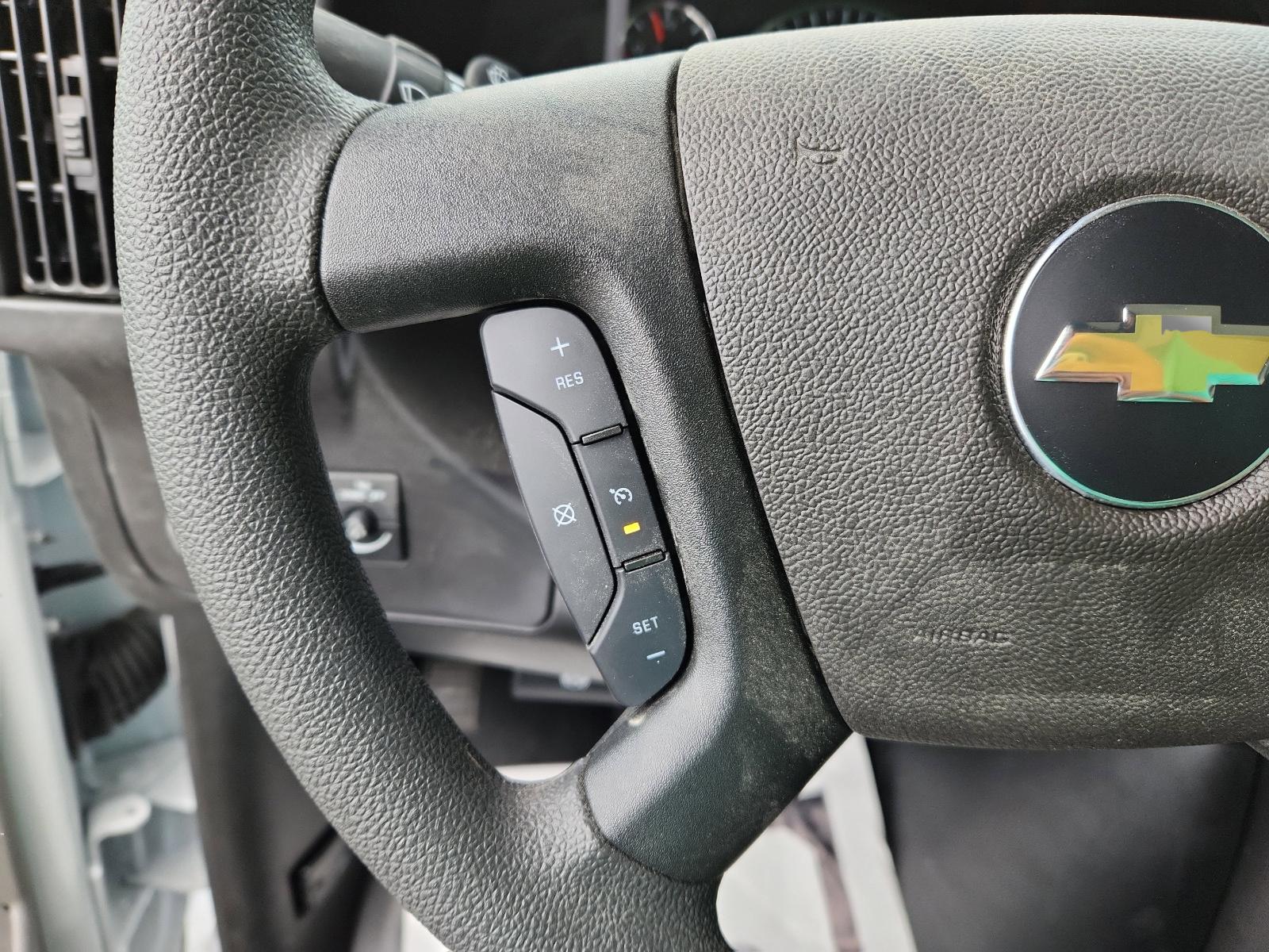 2025 Chevrolet Express Cutaway 4500 Vehicle Photo in GEORGETOWN, TX 78626-7508