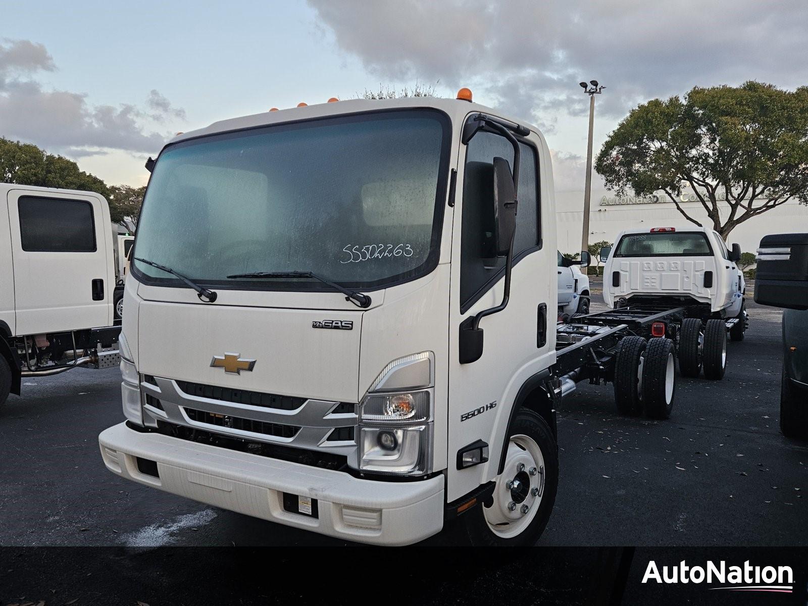 2025 Chevrolet Low Cab Forward 5500 HG Vehicle Photo in GREENACRES, FL 33463-3207
