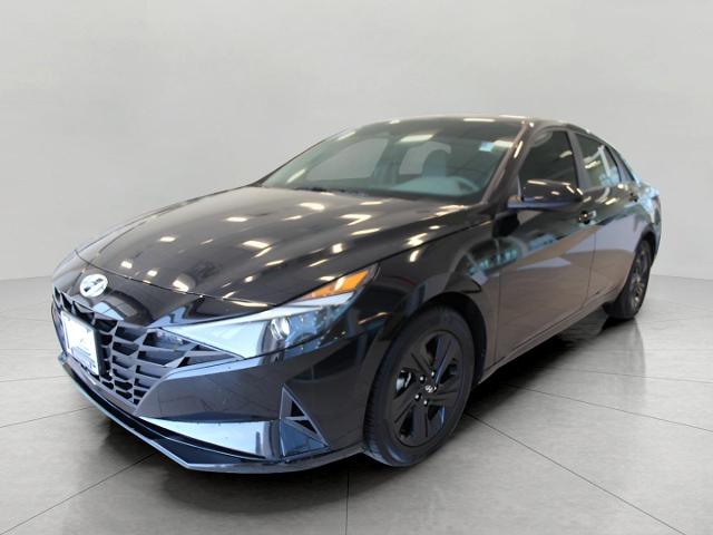 2022 Hyundai ELANTRA Vehicle Photo in Green Bay, WI 54304