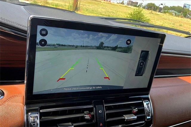 2024 Lincoln Navigator Vehicle Photo in TOPEKA, KS 66609-0000