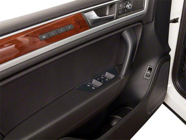 2011 Volkswagen Touareg Vehicle Photo in Willow Grove, PA 19090