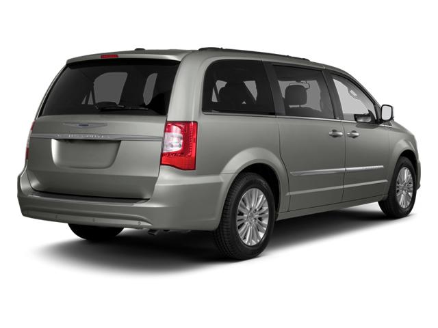 2013 Chrysler Town & Country Vehicle Photo in MEDINA, OH 44256-9631