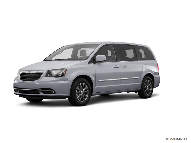 2016 Chrysler Town & Country Vehicle Photo in TOPEKA, KS 66609-0000