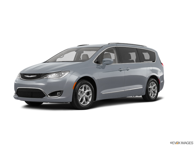 2017 Chrysler Pacifica Vehicle Photo in Lees Summit, MO 64086