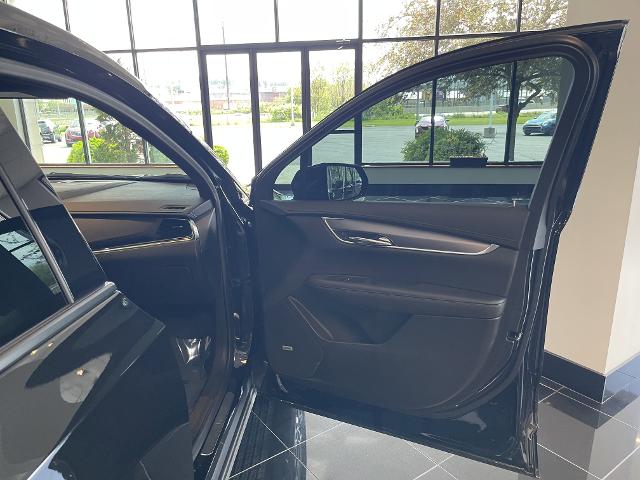 used 2022 Cadillac XT6 car, priced at $35,000