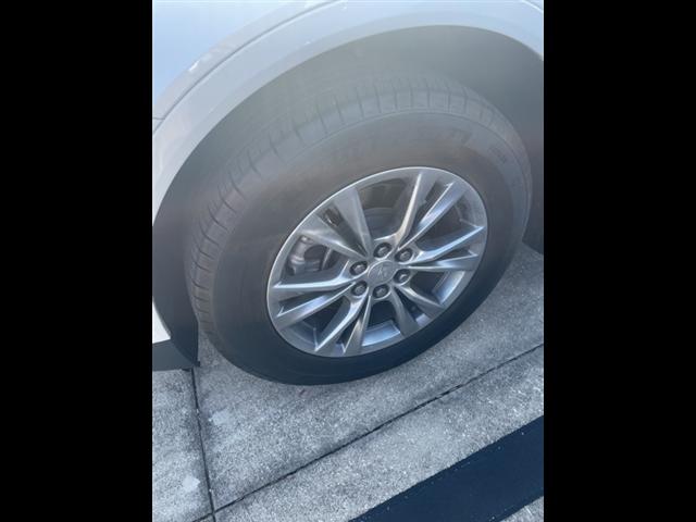 new 2023 Cadillac XT5 car