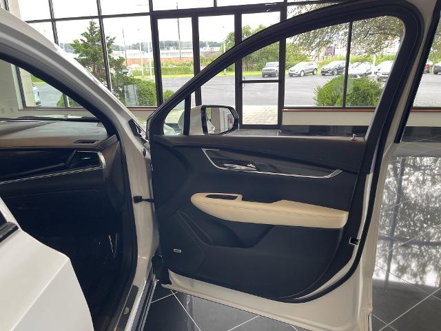 used 2022 Cadillac XT6 car, priced at $45,999