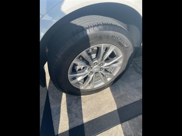 new 2023 Cadillac XT5 car