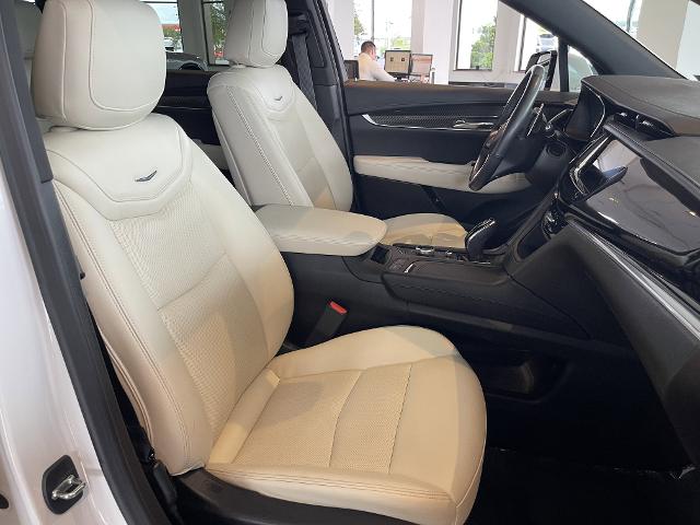 used 2022 Cadillac XT6 car, priced at $45,999