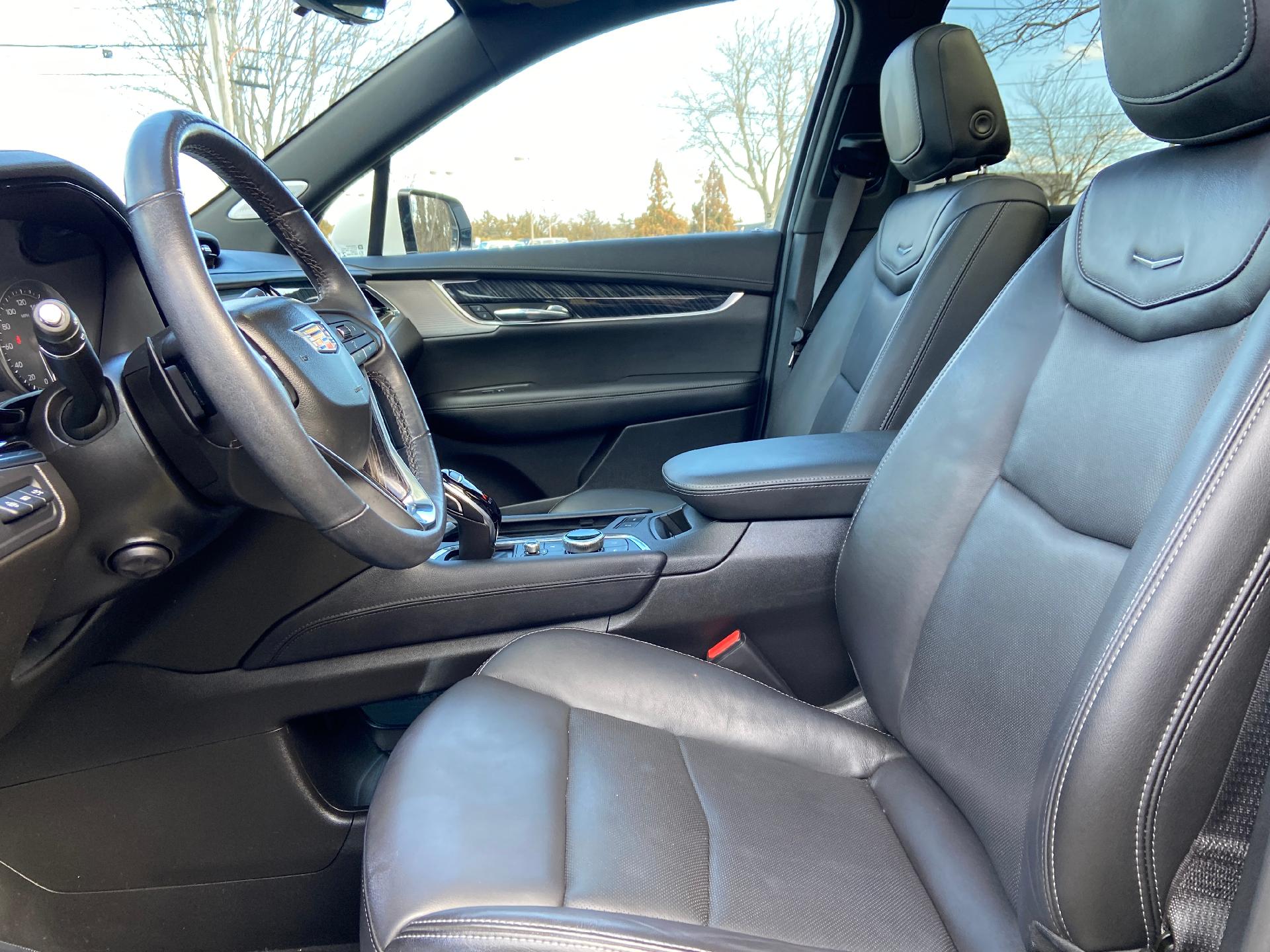 used 2022 Cadillac XT6 car, priced at $43,995