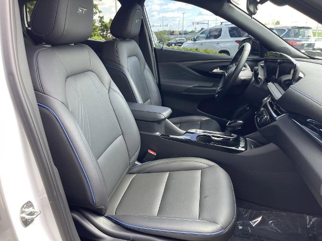 new 2024 Buick Envista car, priced at $25,999