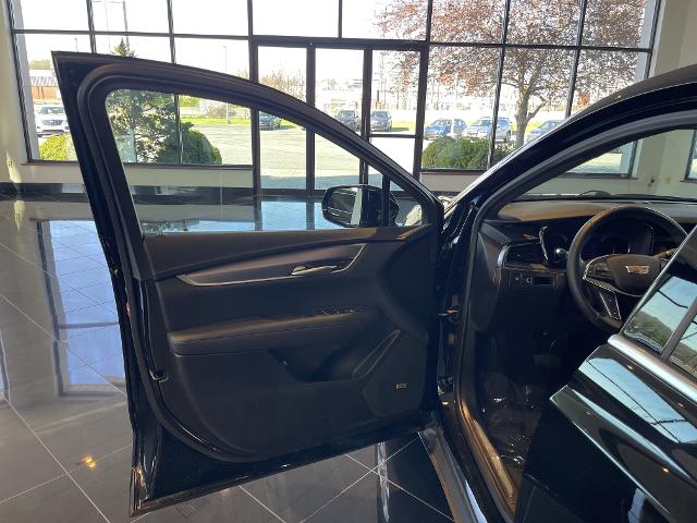 used 2022 Cadillac XT5 car, priced at $31,999