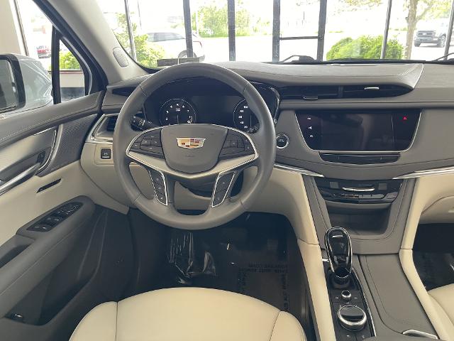used 2022 Cadillac XT5 car, priced at $39,999