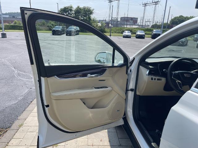 new 2017 Cadillac XT5 car, priced at $19,999