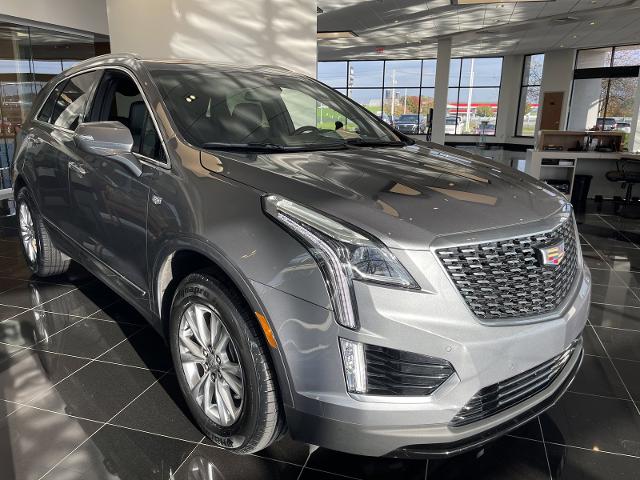 new 2022 Cadillac XT5 car, priced at $27,500