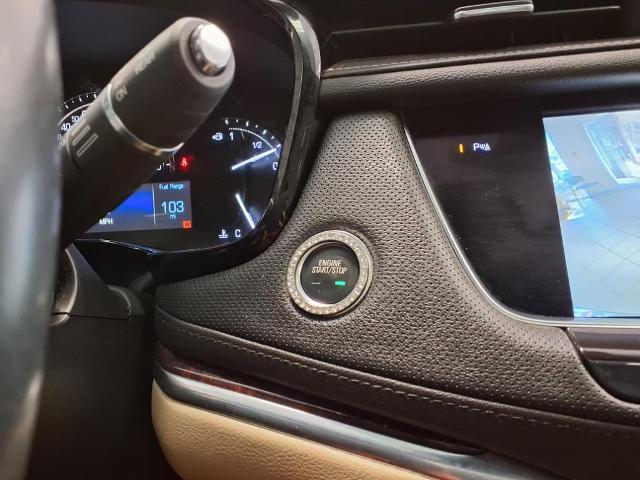 new 2018 Cadillac XT5 car