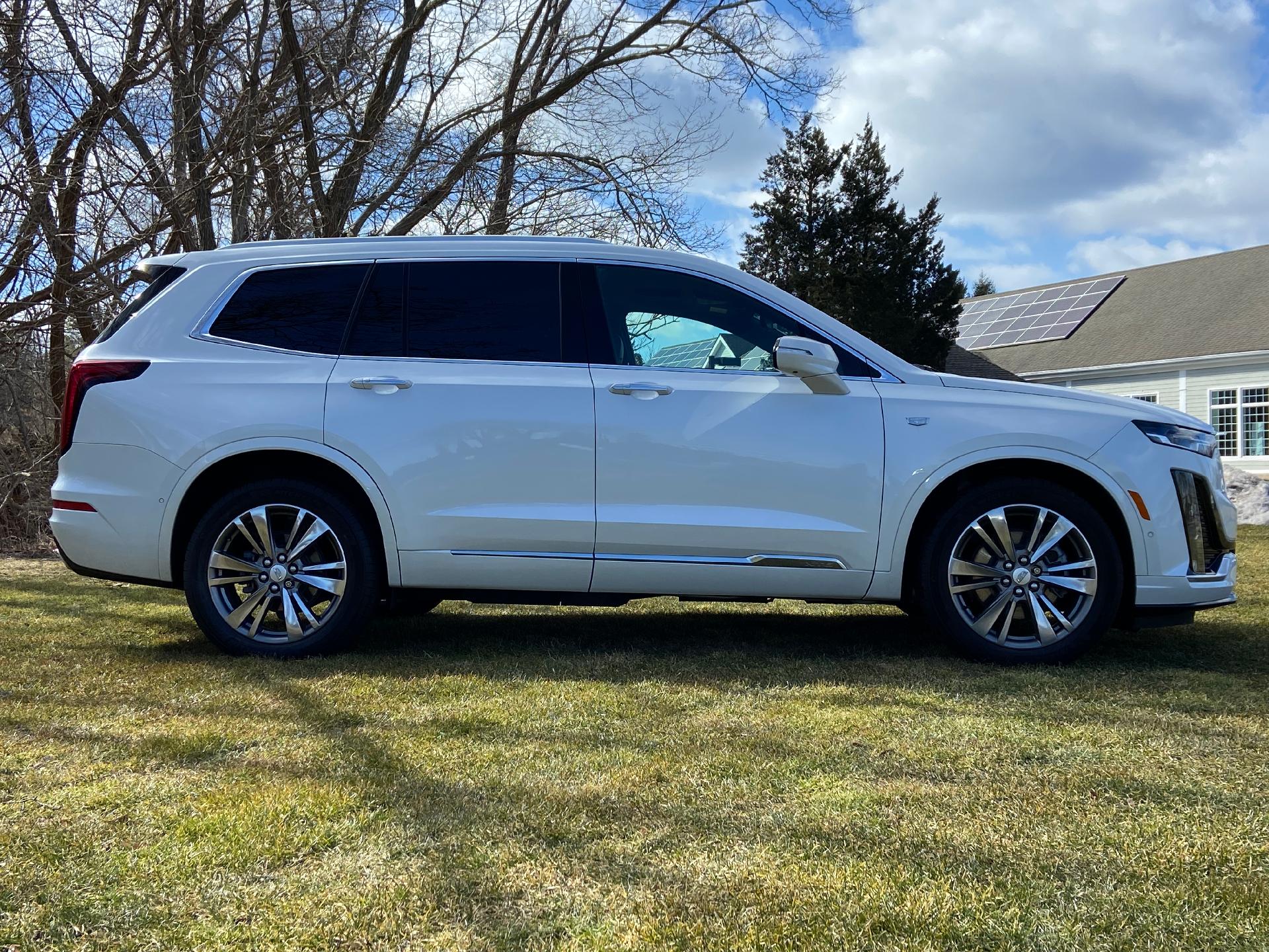 used 2022 Cadillac XT6 car, priced at $43,995