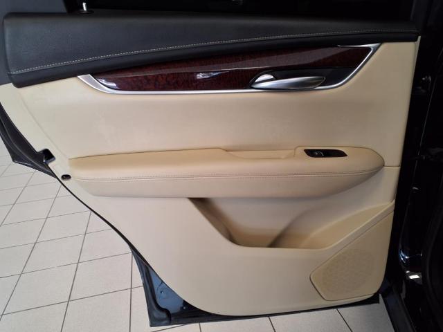 new 2018 Cadillac XT5 car
