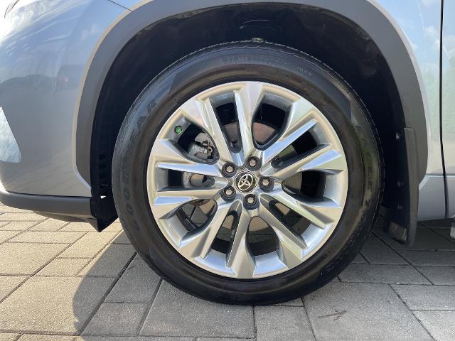 new 2024 Toyota Highlander car, priced at $47,999