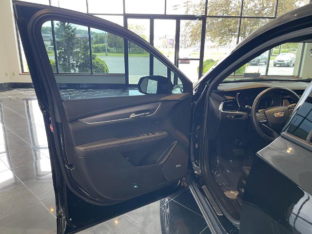used 2022 Cadillac XT6 car, priced at $35,000