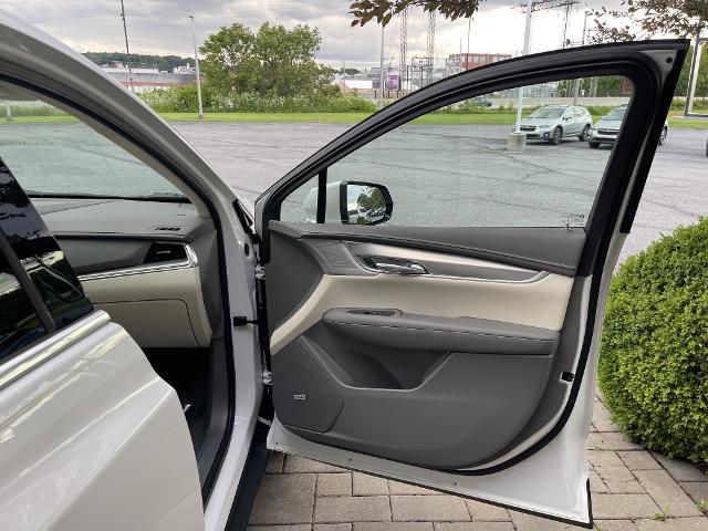 new 2021 Cadillac XT5 car, priced at $38,499