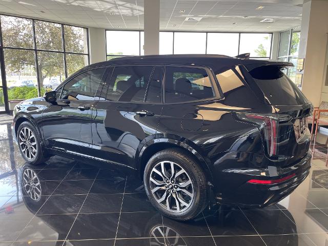 used 2022 Cadillac XT6 car, priced at $35,000