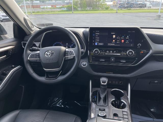 new 2024 Toyota Highlander car, priced at $47,999