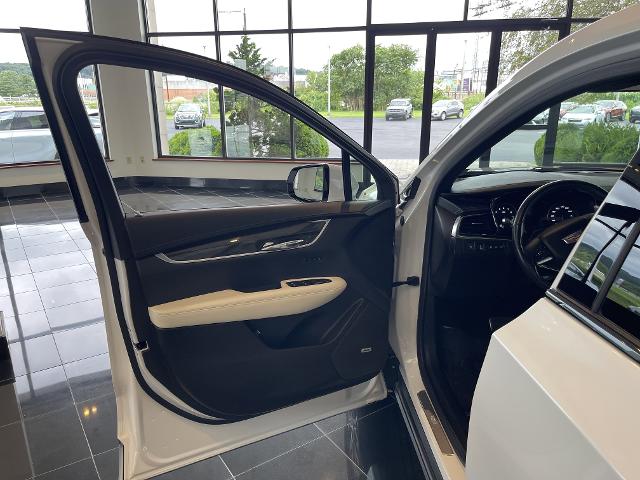 used 2022 Cadillac XT6 car, priced at $45,999