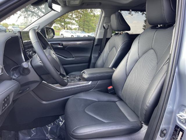 new 2024 Toyota Highlander car, priced at $47,999