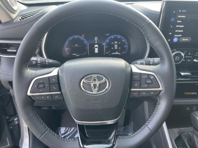 new 2024 Toyota Highlander car, priced at $47,999