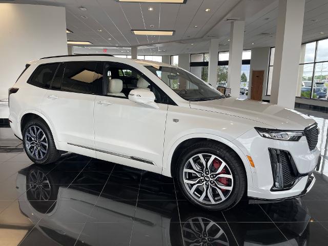 used 2022 Cadillac XT6 car, priced at $45,999