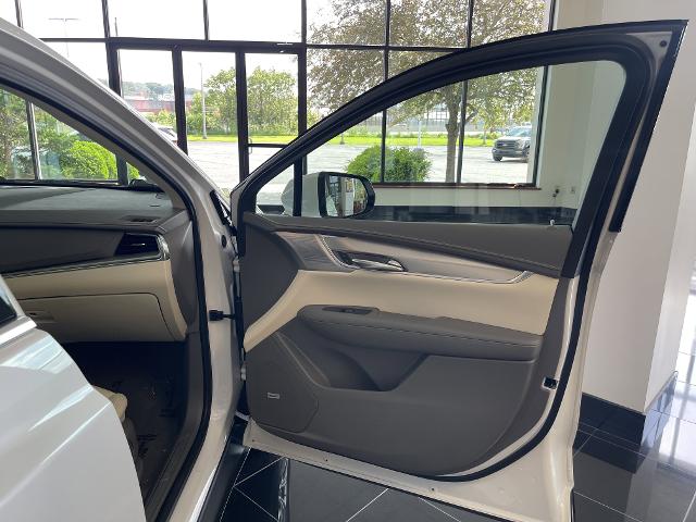 used 2022 Cadillac XT5 car, priced at $39,999
